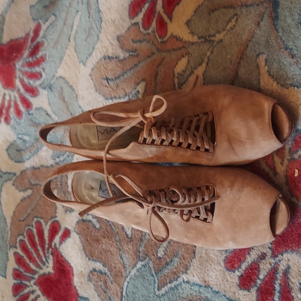 Via Spiga Tan Suede heels